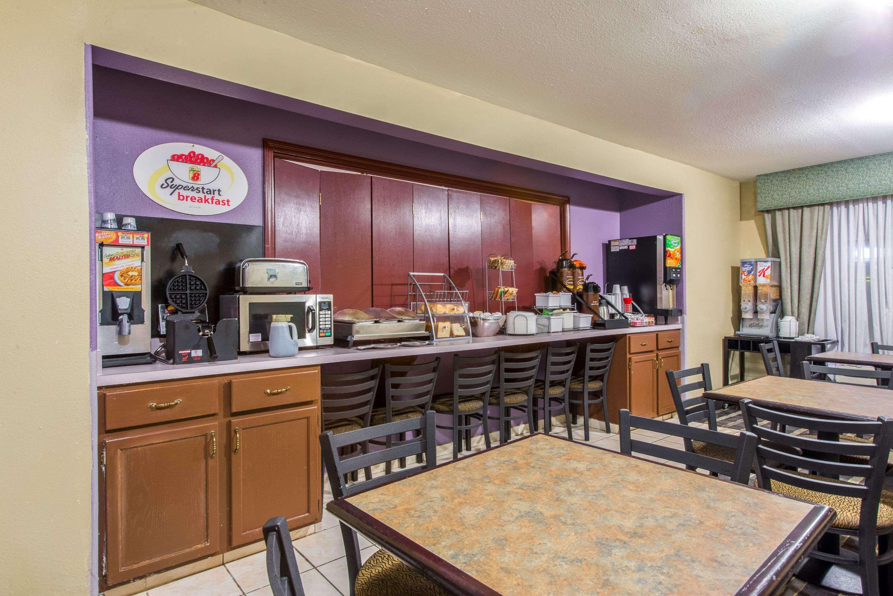 Super 8 By Wyndham Lake Charles/Sulphur Exterior foto