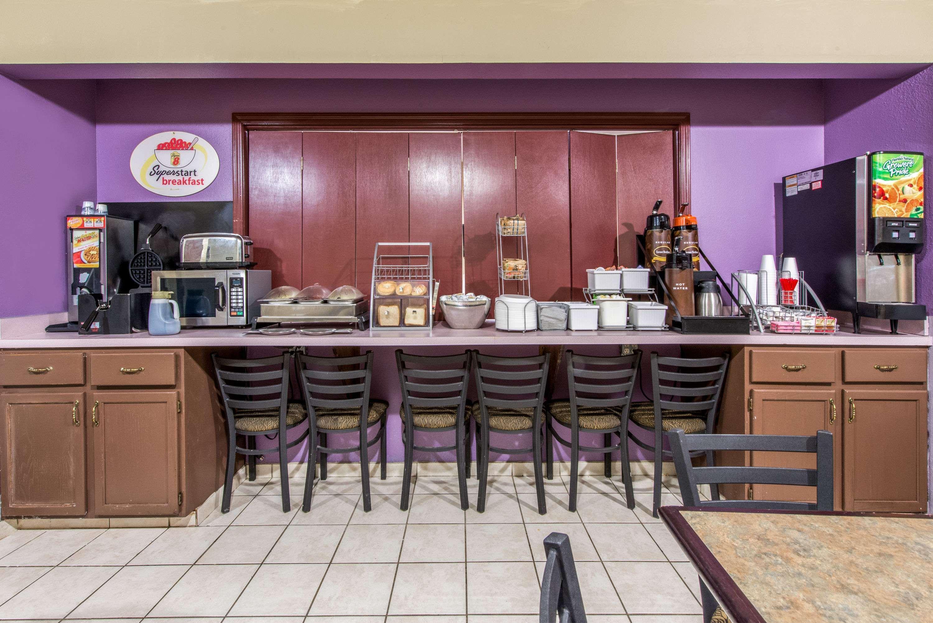 Super 8 By Wyndham Lake Charles/Sulphur Exterior foto